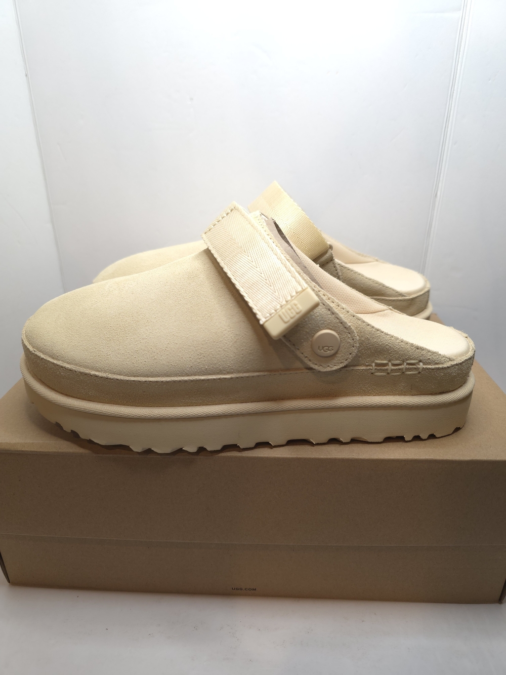 UGG Women's Goldenstar Pale Buttercup Clog Shoes Flats Slippers,Size 9 Wmns